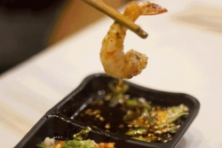 御蒸大师教您剥虾小技巧，一定要收好哦！